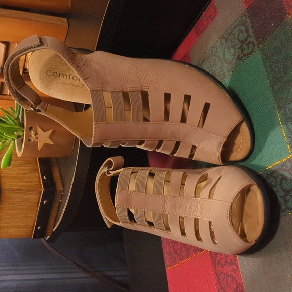 Comfortiva Faye slingback wedge sandals Nubuck leather Women's size 7.5 M NWOB - Picture 1 of 12